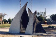 Gniazdo h. 290 cm, beton, metal 1997